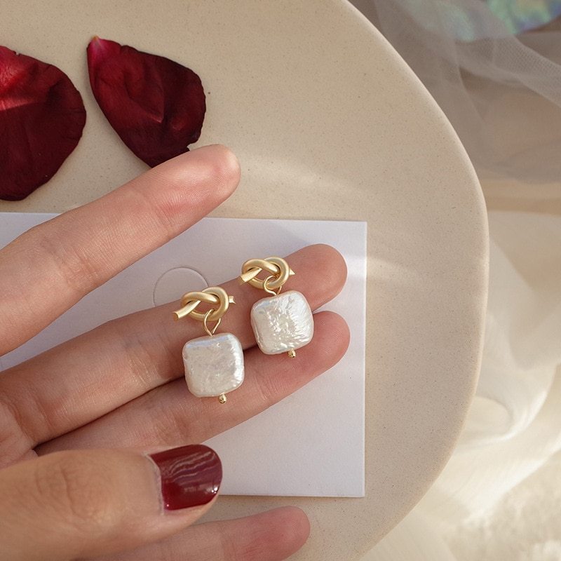 Noxypera Natural Pearl Earrings