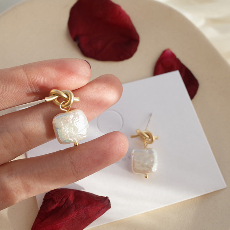 Noxypera Natural Pearl Earrings