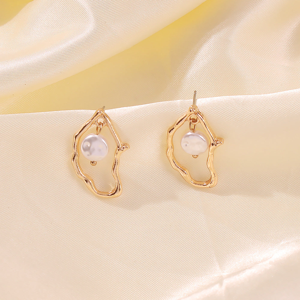 Noxypera Irregular Pearl Earrings