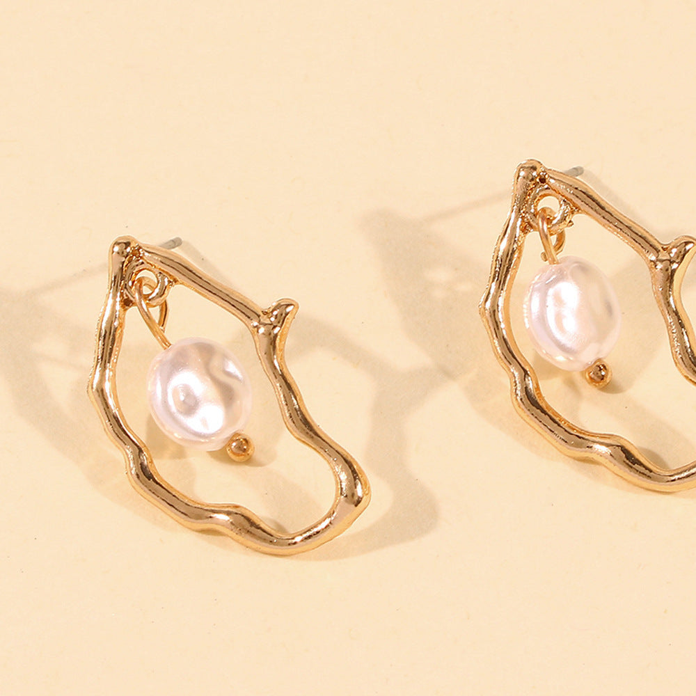 Noxypera Irregular Pearl Earrings