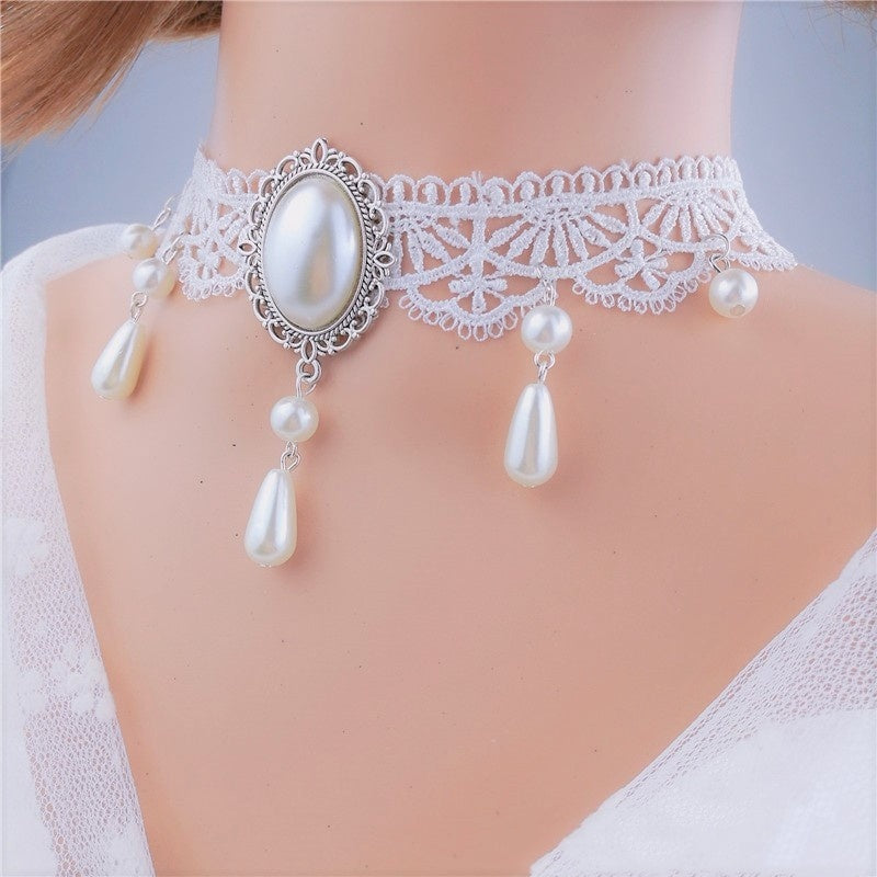 Noxypera  Crystal Lace Necklace