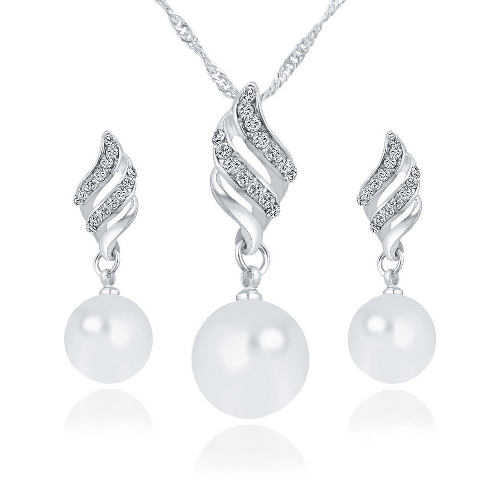 Noxypera Pearl Stud Necklace Set