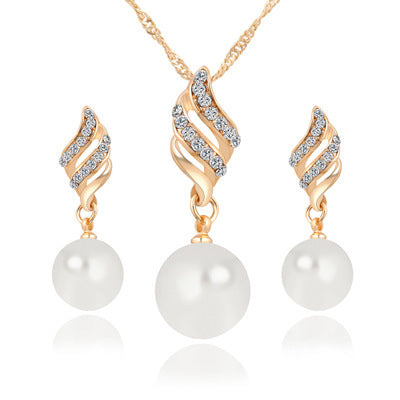 Noxypera Pearl Stud Necklace Set