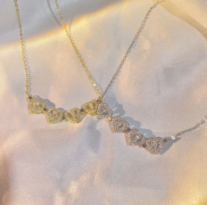 Noxypera Magnetic Folding Heart Shaped Four Leaf Clover Pendant Necklace