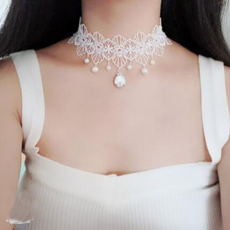 Noxypera  Crystal Lace Necklace