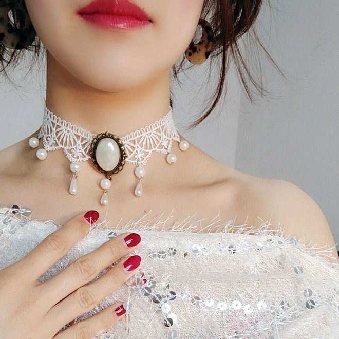 Noxypera  Crystal Lace Necklace